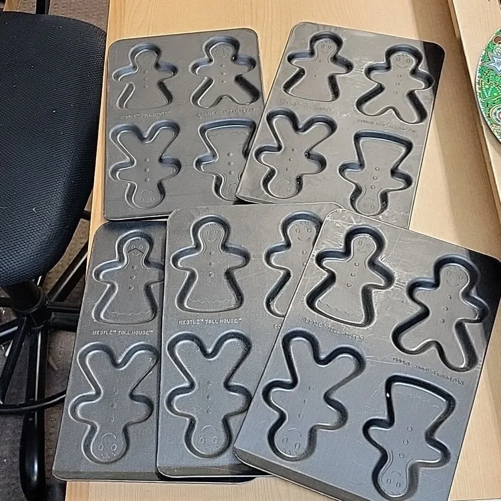 Vtg. Gingerbread baker's bundle: Cookie pans,‎ cookie cutters, figures, 2 plates